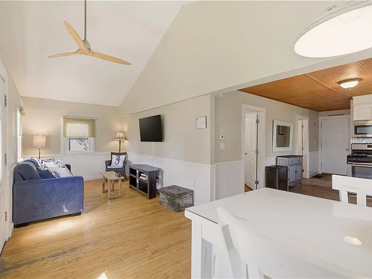272 Riverside St — Photo 15