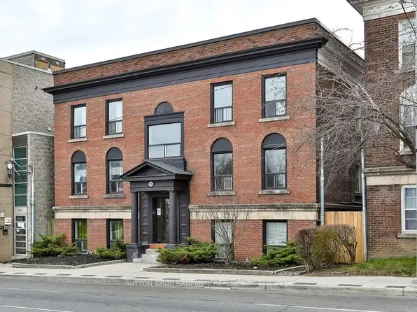 915 Saint Clair Ave W, Toronto, ON