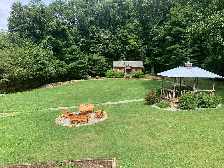 Beech Mountain Pkwy — Photo 4