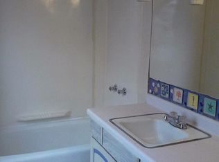 68 School St, Chicopee, MA 01013