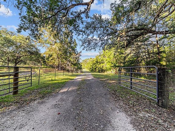 4th image of 2821 SE 80th St