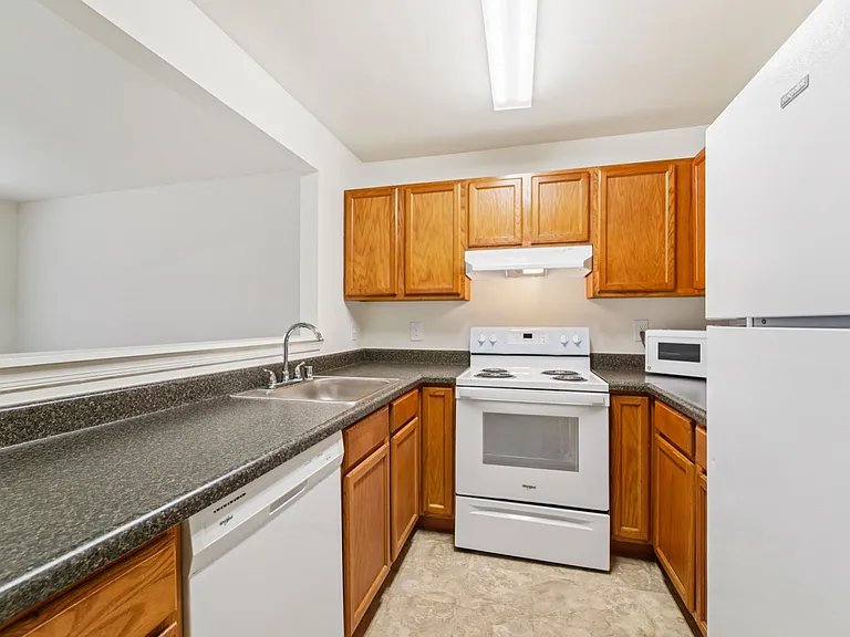 Country Meadows Apartments — Photo 68