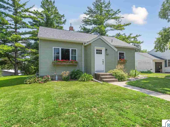 707 N Hennepin St, Winthrop, MN 55396