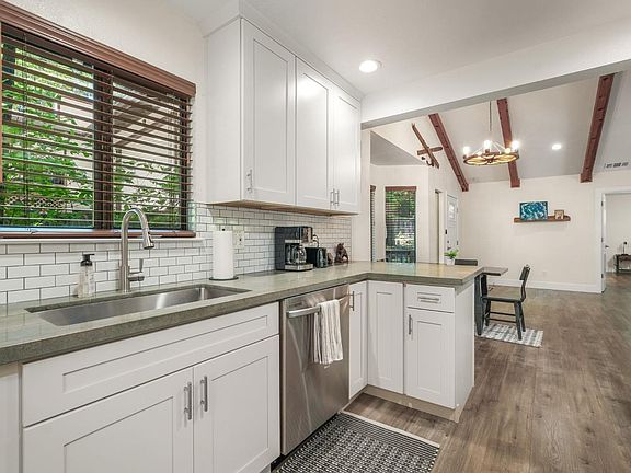 2nd image of 2916 Piazza Ct