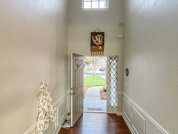 2nd image of 11247 Castlemain Cir N