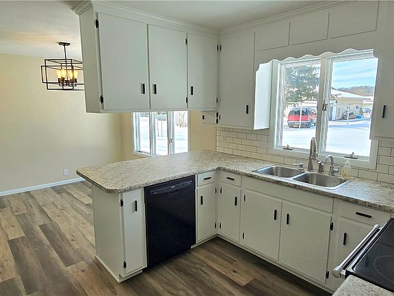 4th image of 35913 Maple Street