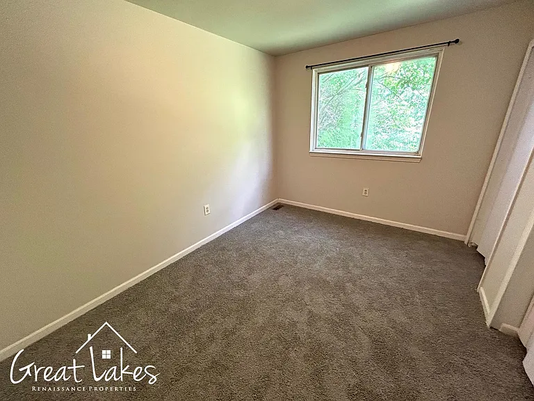 27510 Garfield St — Photo 10