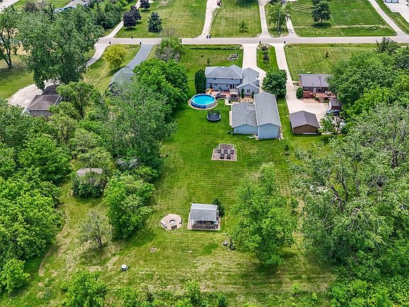 3rd image of 150 W Cemetery Rd