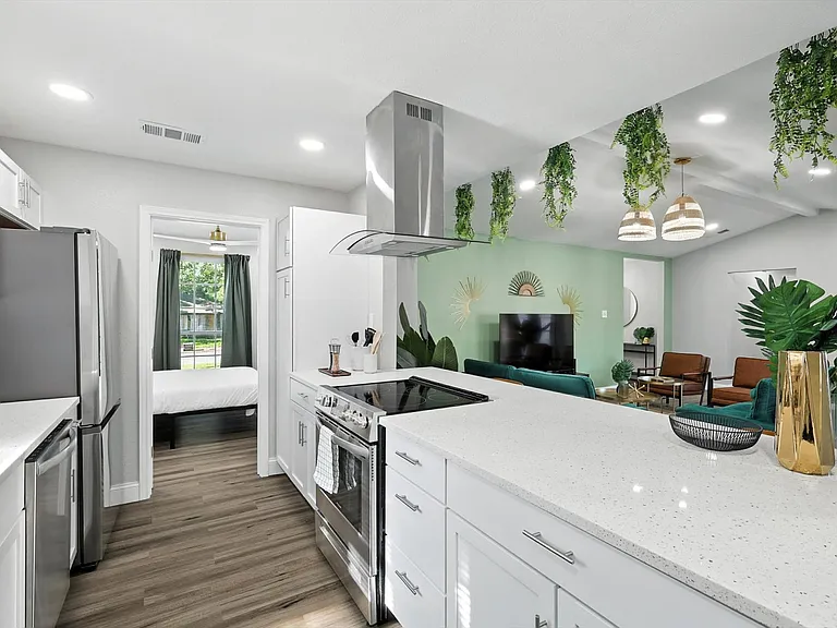 1231 Springbrook Cir — Photo 14