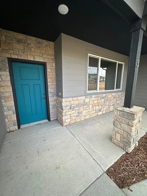 3 bed, 2.5 bath, 1732 sqft, $2,400 — Photo 3