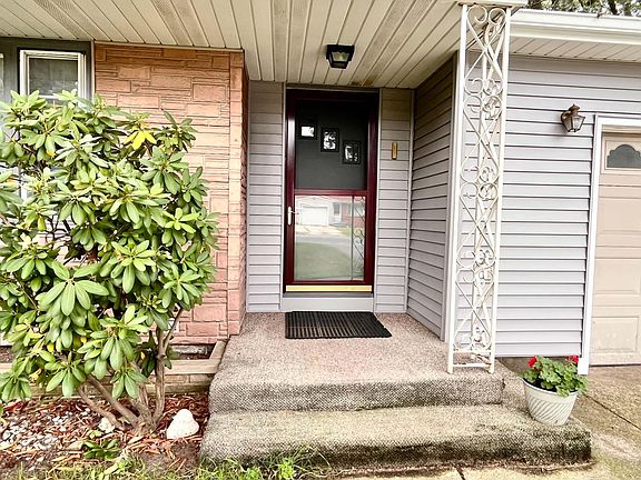 2nd image of 1753 Vine Ave