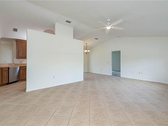 4th image of 13033 Batlin Ave