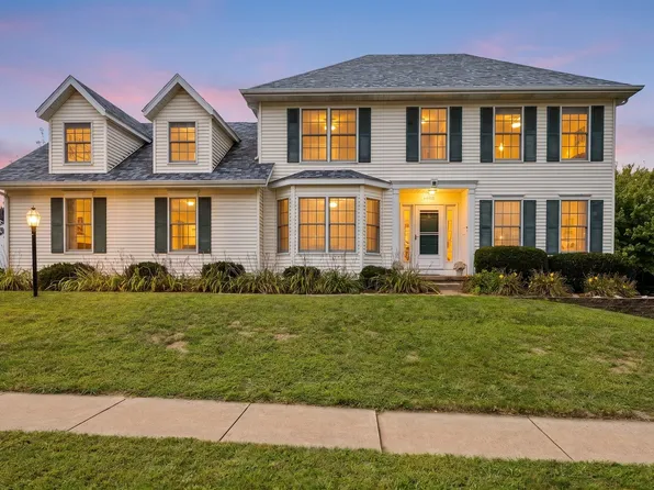 4816 Norfolk Pl, Bettendorf, IA 52722