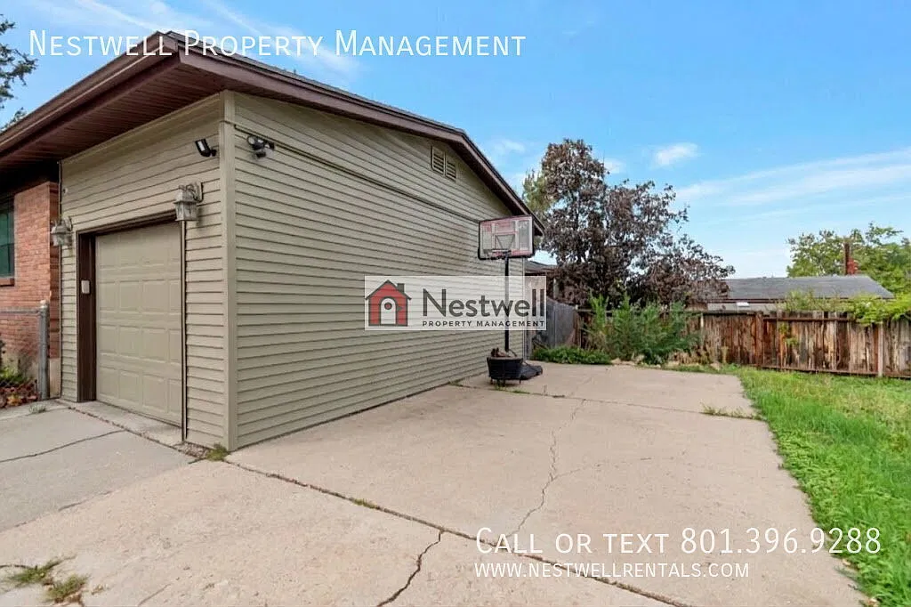 Renovated 3-bed home with finished basement in Midvale! — Photo 4