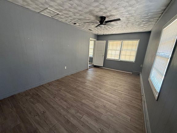 4th image of 1920 44th St