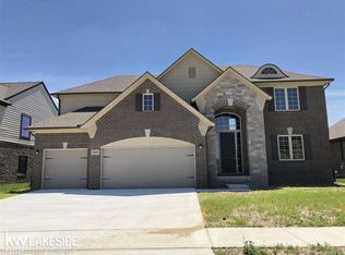 22054 Highlands Dr, Macomb, MI 48044