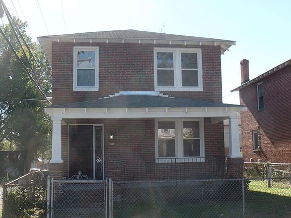 3rd image of 907 Burns St
