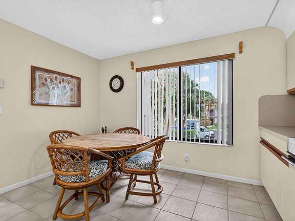 4th image of 5561 Fairway Park Drive #203