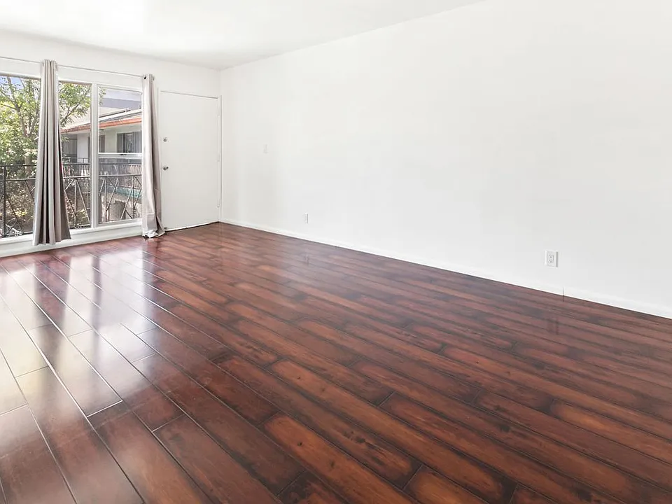 Hollyview Apartments