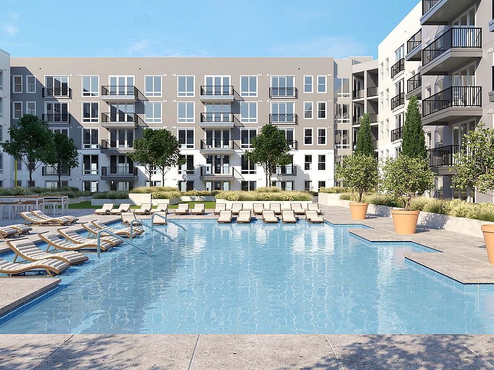 Resort-style pool and courtyard