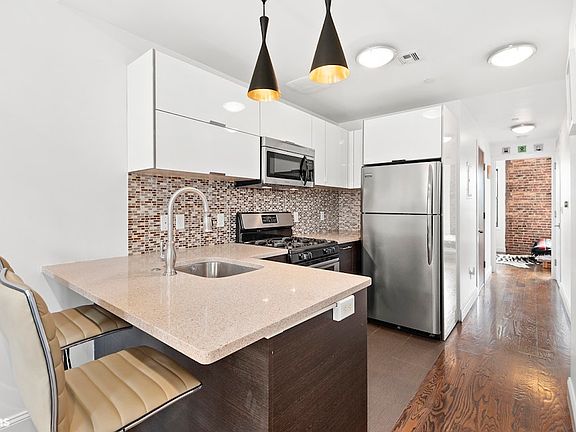 3rd image of 176 Lefferts Pl APT 3