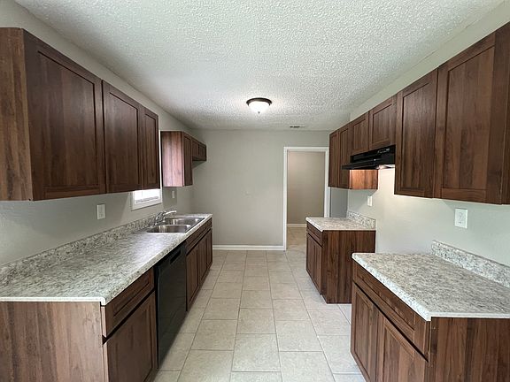 3rd image of 3738 Longmont Dr