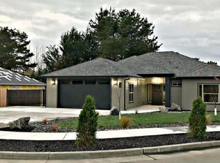 1588 Xavier Ct, Fortuna, CA 95540