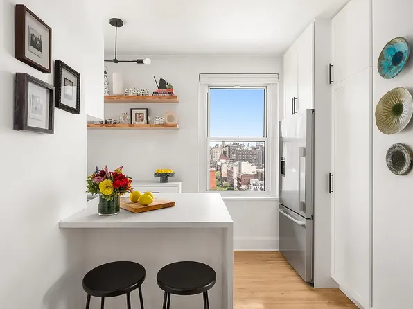 365 West 20th Street image 7 of 15