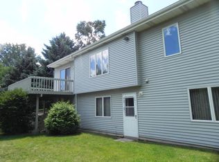 1802 Blackhawk Dr, Grafton, WI 53024