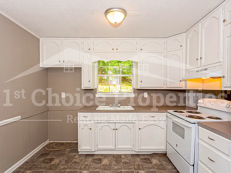 1421 Brewster Cir — Photo 22