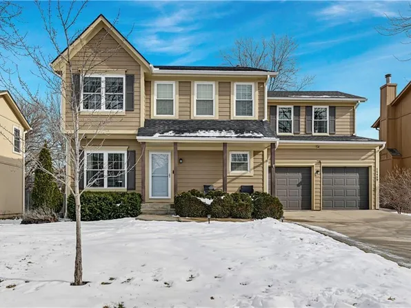 15459 S Sturgeon Dr, Olathe, KS 66062