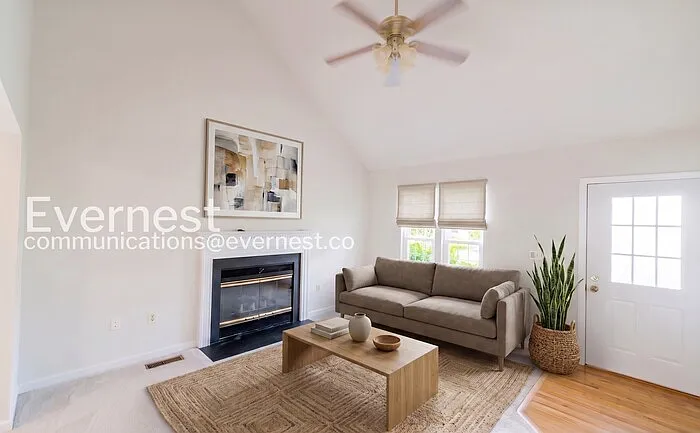 3 bed, 3.0 bath, 1296 sqft, $2,595 — Photo 4