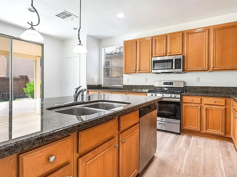 4333 Desert Haven Ave — Photo 10