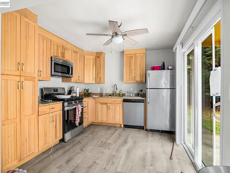 238 San Lorenzo Blvd #5 — Photo 11