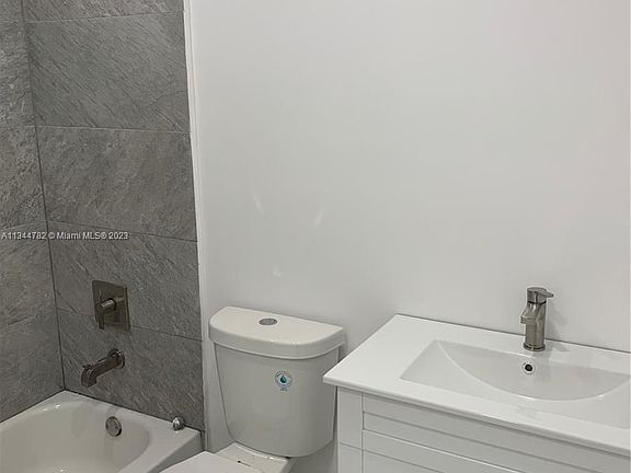 4th image of 1135 NE 149th St