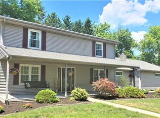 1074 Parkside Dr, Columbus, IN 47203