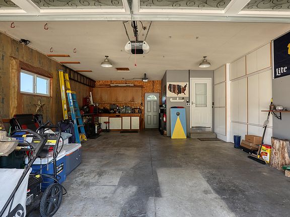 5th image of 226 E Rossman St