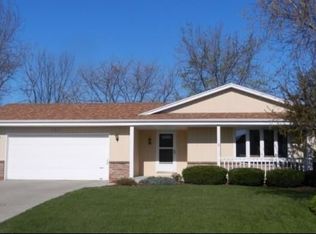 W234N7065 Flintlock Dr E, Sussex, WI