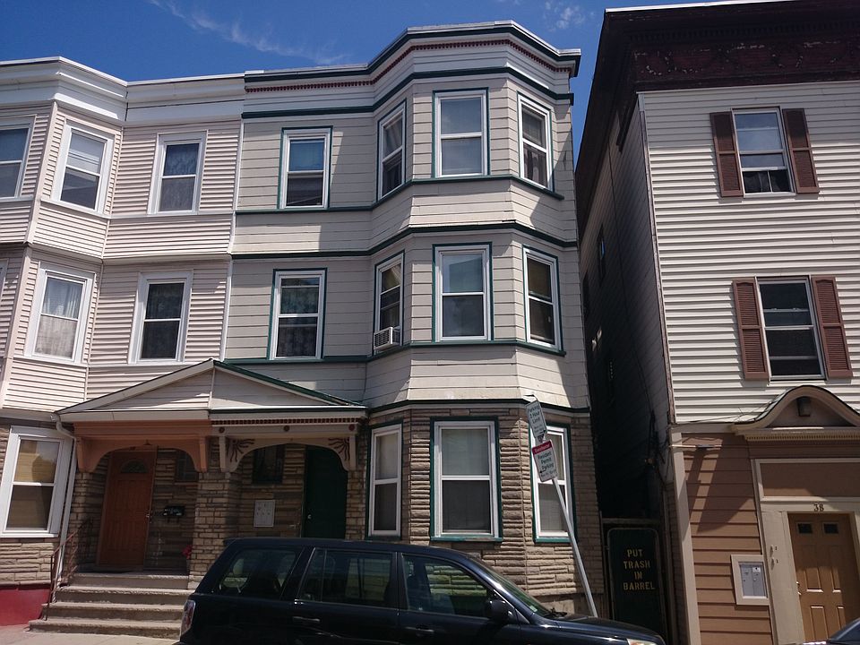 2nd image of 36 Mount Vernon St