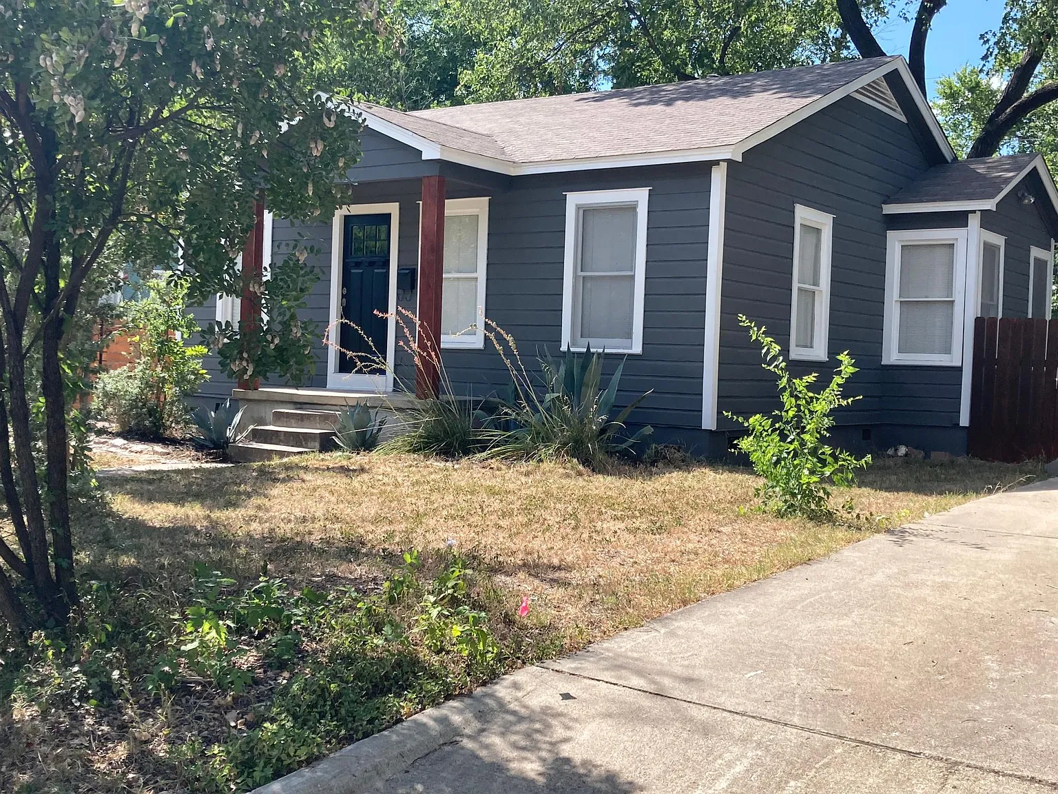 2932 Moss St — Photo 2