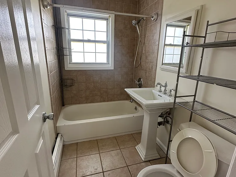 1256 Farmington Ave #C — Photo 7