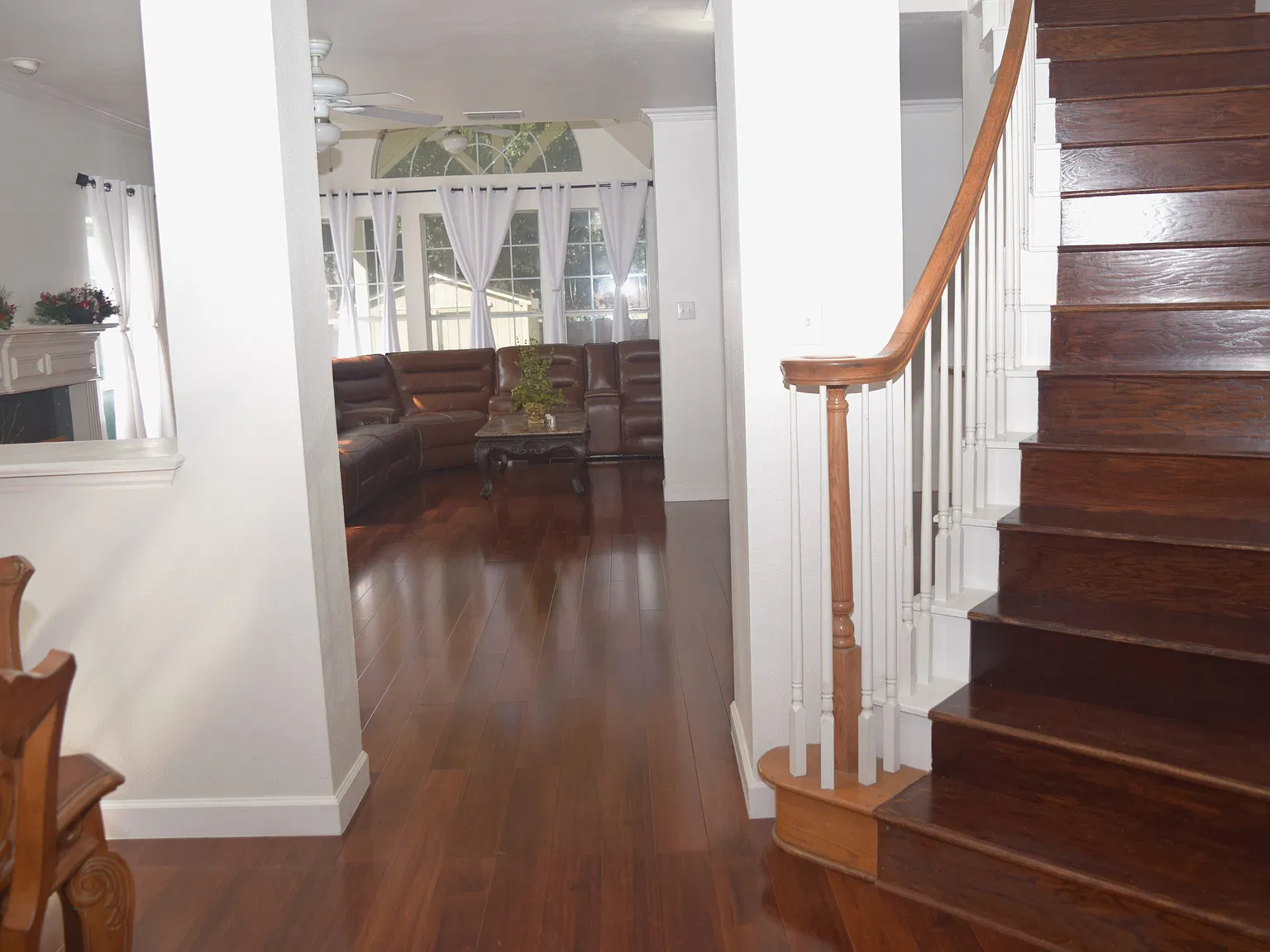 3 bed, 2567 sqft, $2,700 — Photo 2