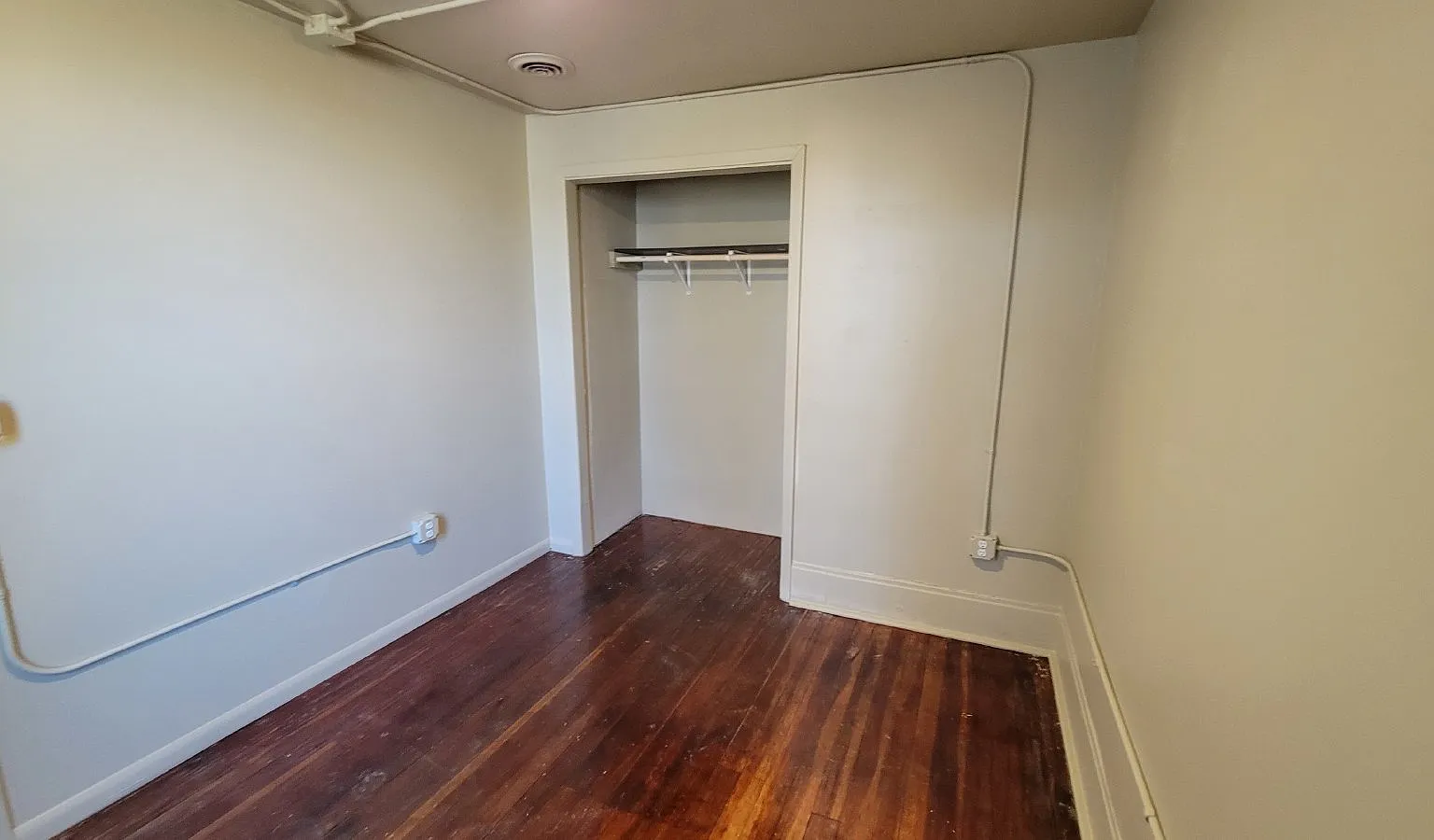 3 bed, 1.5 bath, $460 — Photo 3