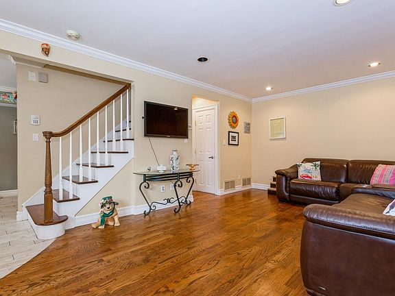 4th image of 36 Alhambra Dr