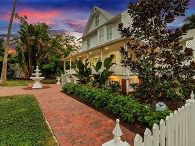 2582 First ST, Fort Myers, FL, 33901