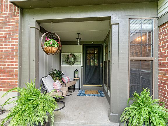 3rd image of 1694 Shady Cove Ln