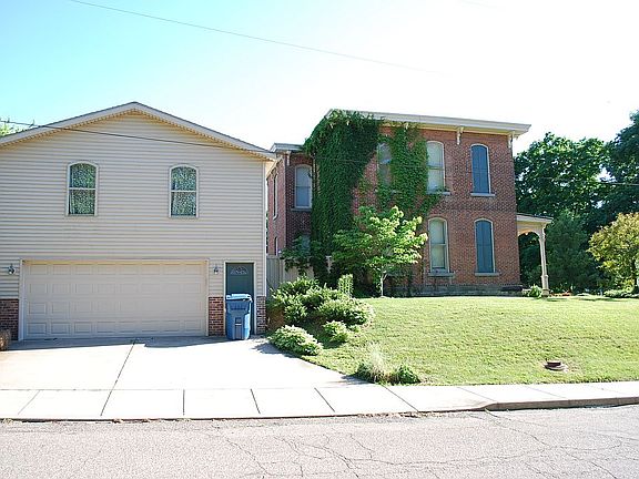 Detached garage 