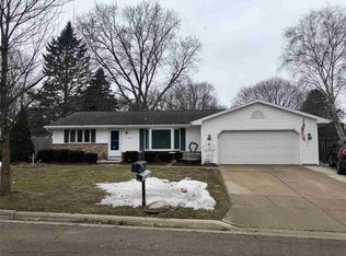 1620 Edgehill Dr, Green Bay, WI 54304