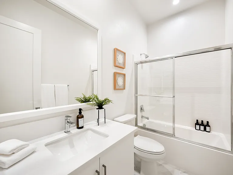 Suite 2 Bathroom