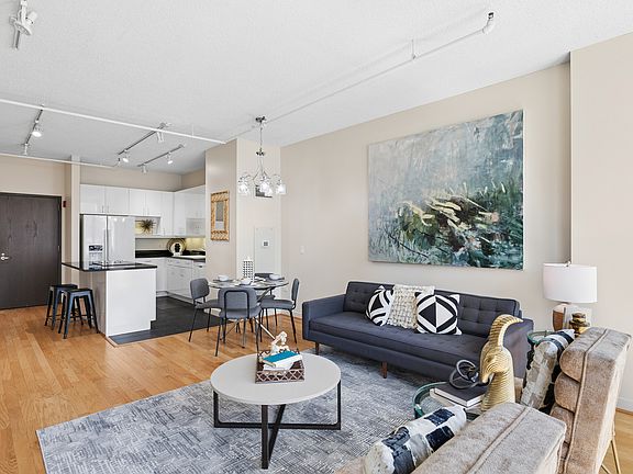2nd image of 737 W Washington Blvd APT 806